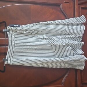 Midi skirt with ruffle details.